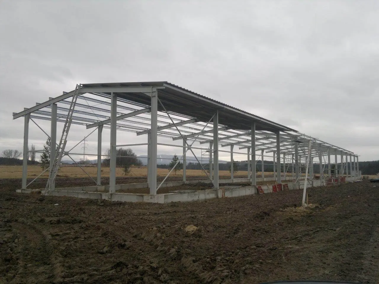 Zemědělská hala v lokalitě Kamenný Újezd, rozměry 12,5 x 92 m – fotografie 5