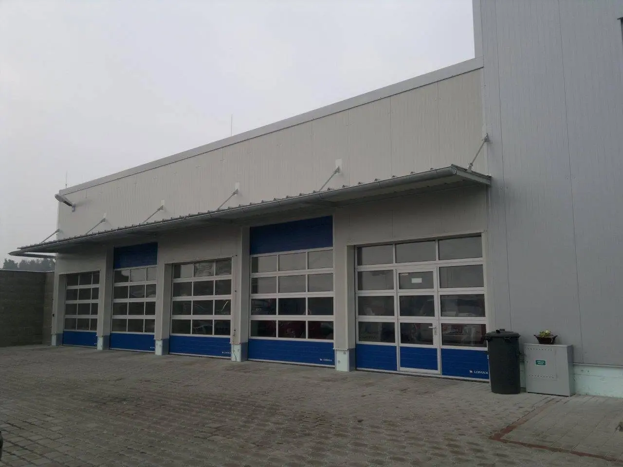 Administrativní budova s autoservisem v lokalitě Doksy u Kladna, rozměry 22,5 x 31 m – fotografie 4