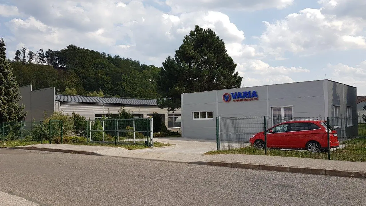 Výrobní hala v lokalitě Trutnov, rozměry 8,5 x 14 m a 25 x 14 m – fotografie 6