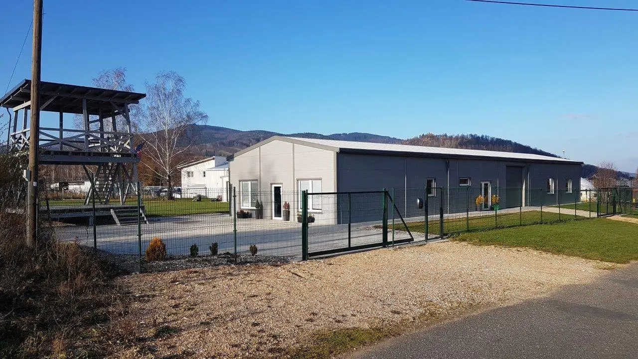 Výrobní a skladové haly v lokalitě Bukovice u Jeseníka, rozměry 10 x 35 m a 12 x 23,5 m – fotografie 2