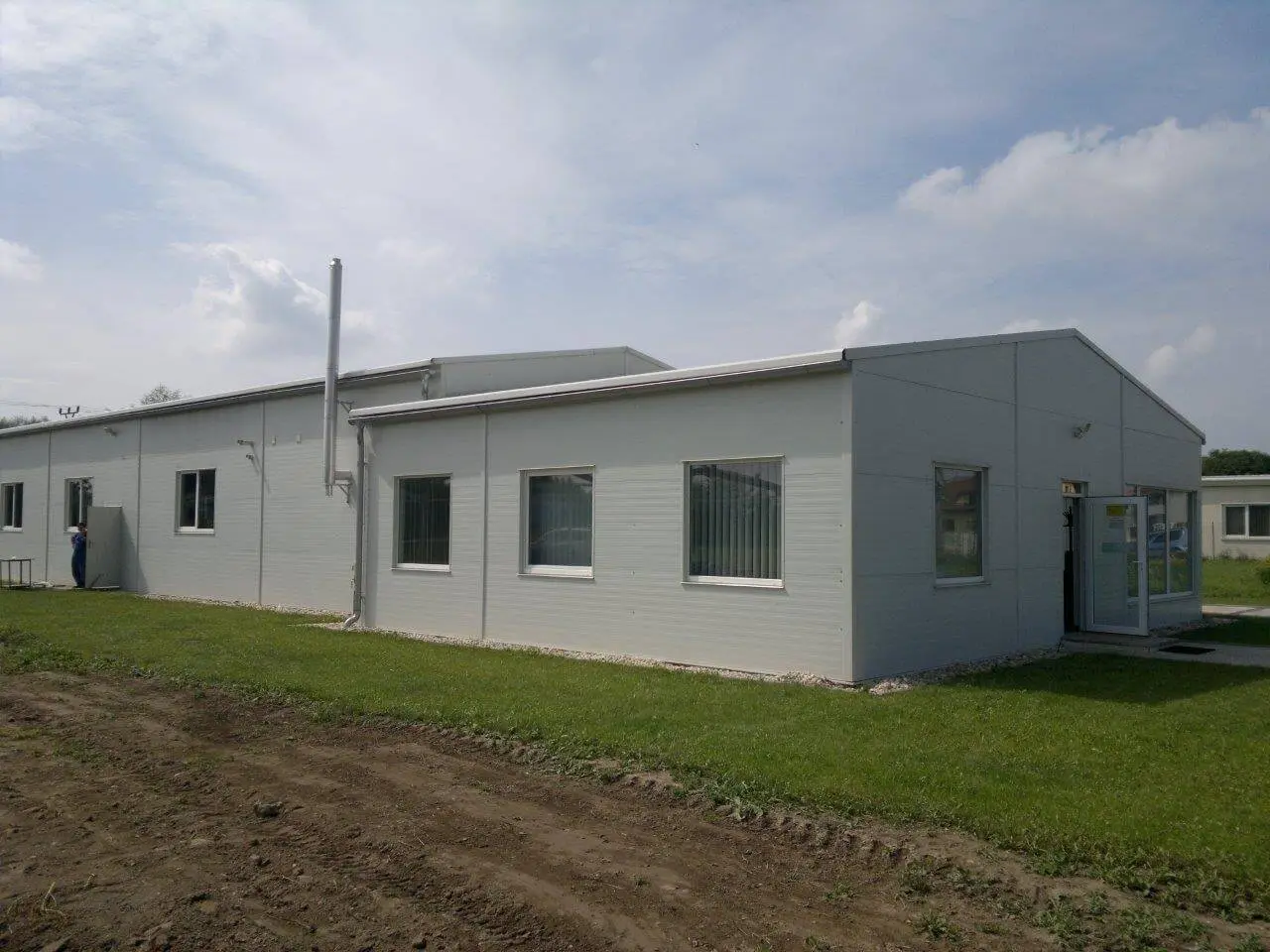 Výrobní hala v lokalitě Nový Bydžov, rozměry 7 x 60 m – fotografie 2
