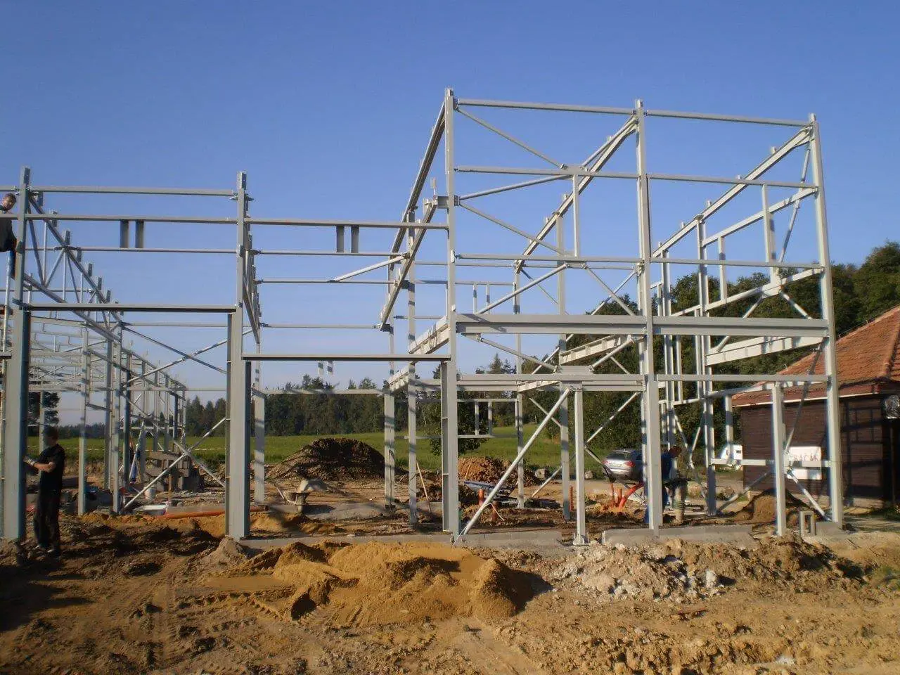 Administrativní budova s autoservisem v lokalitě Doksy u Kladna, rozměry 22,5 x 31 m – fotografie 6