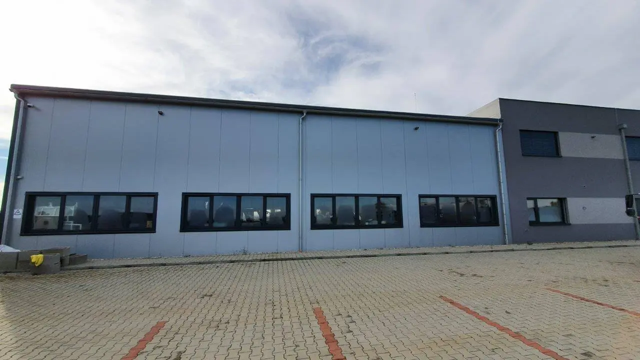 Ocelová konstrukce - Heliport v lokalitě Chotouň, rozměry 1. etapa - 18 x 20 m a 5 m výška + 18 x 20 x 5 - 2. etapa – fotografie 5