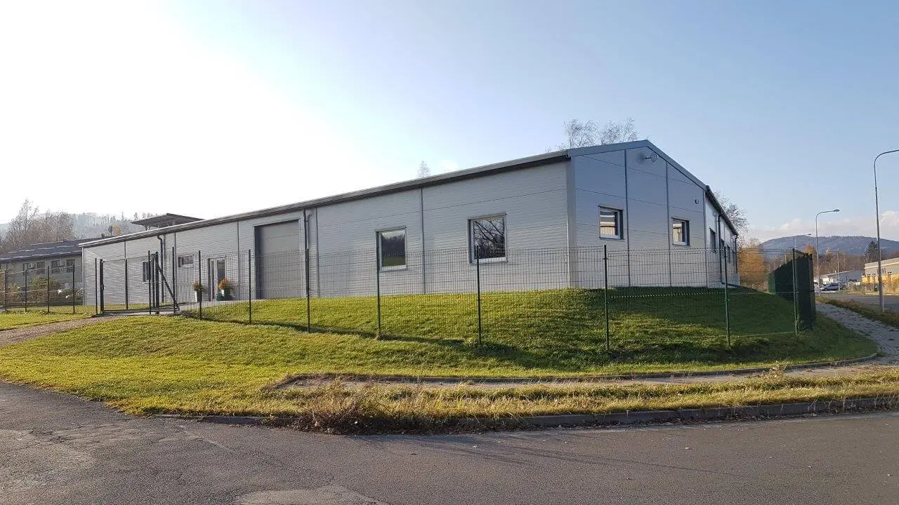 Výrobní a skladové haly v lokalitě Bukovice u Jeseníka, rozměry 10 x 35 m a 12 x 23,5 m – fotografie 4