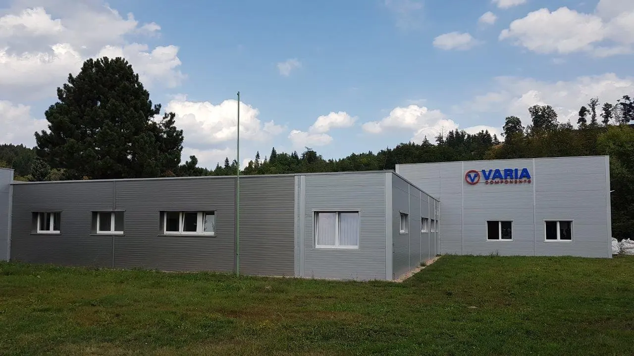 Výrobní hala v lokalitě Trutnov, rozměry 8,5 x 14 m a 25 x 14 m – fotografie 12