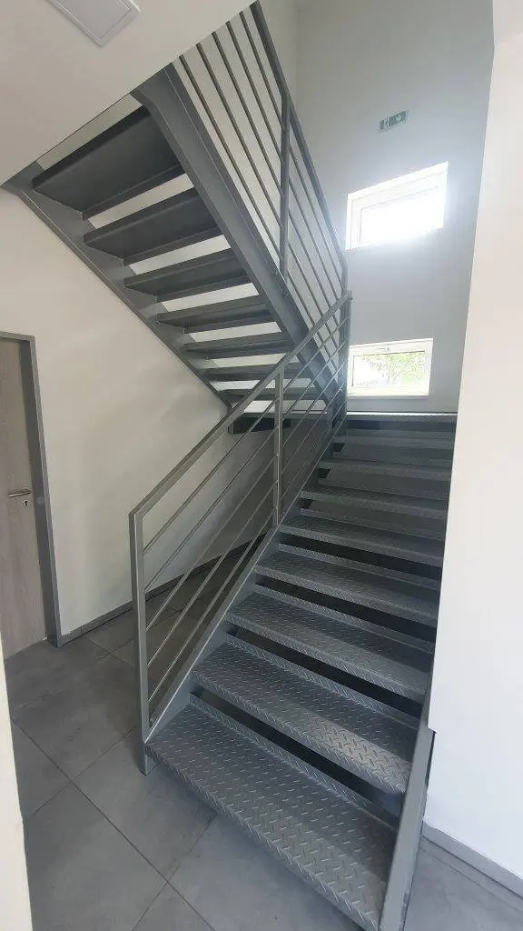 Administrativní a výrobní hala v lokalitě Plzeň, rozměry 24 x 30 m – fotografie 8
