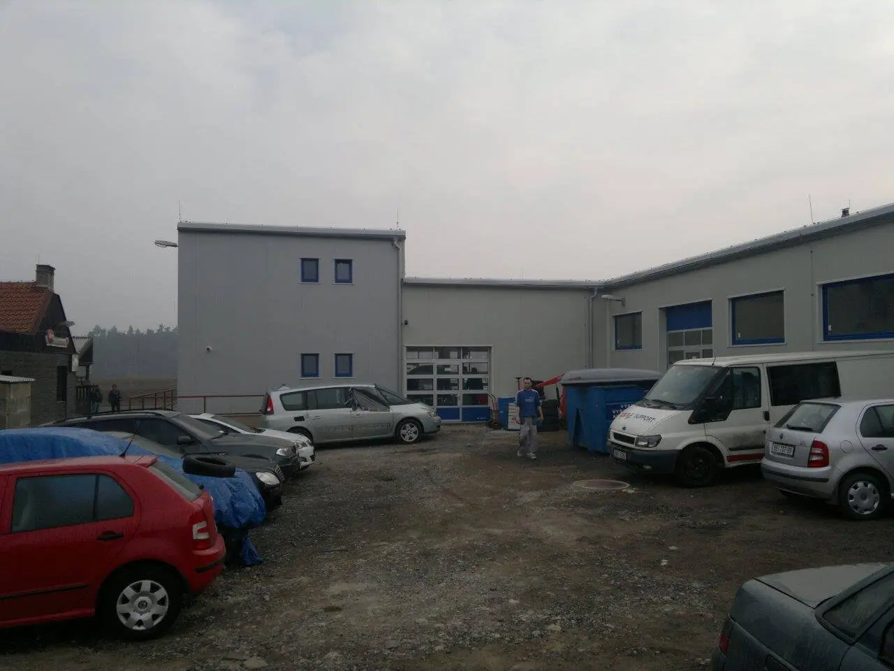 Administrativní budova s autoservisem v lokalitě Doksy u Kladna, rozměry 22,5 x 31 m – fotografie 3