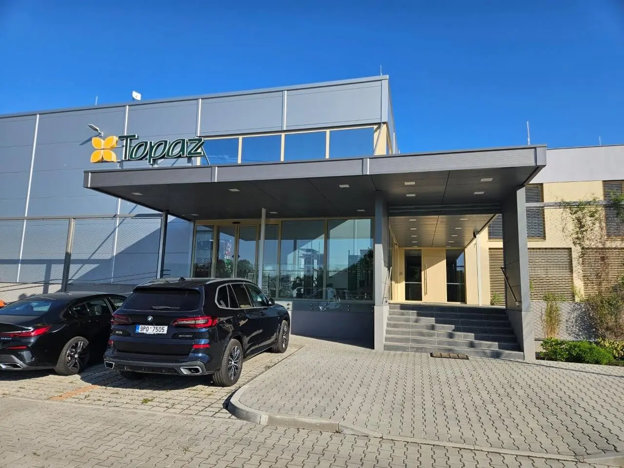 Velkoobchod s květinami v lokalitě Letkov u Plzně, rozměry 11,5 x 28 + 30 x 20,5 m – fotografie 3