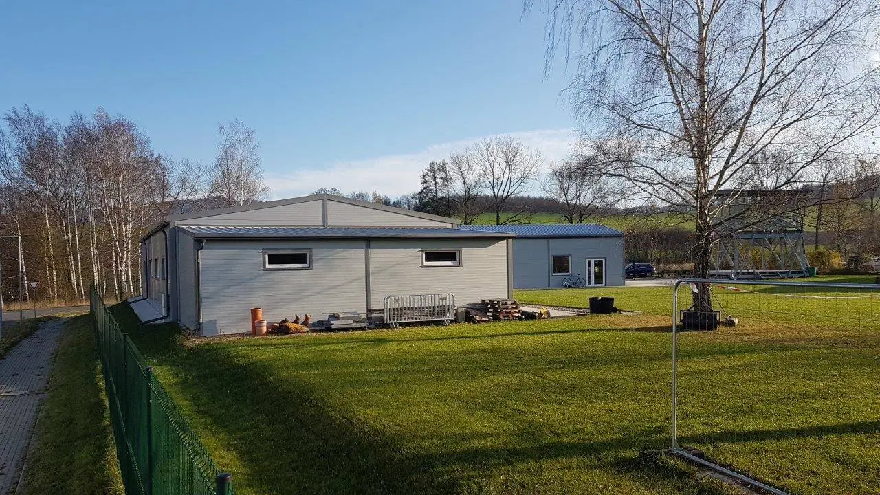 Výrobní a skladové haly v lokalitě Bukovice u Jeseníka, rozměry 10 x 35 m a 12 x 23,5 m – fotografie 6