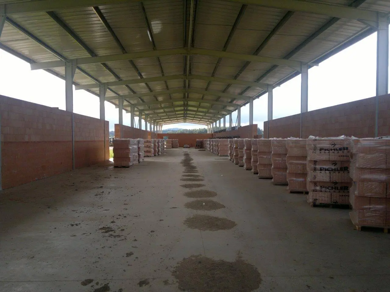 Zemědělská hala v lokalitě Kamenný Újezd, rozměry 12,5 x 92 m – fotografie 7