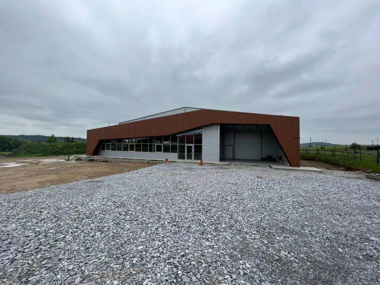 Skladová hala s expedicí v lokalitě Písek, rozměry 30 x 54 m – fotografie 6