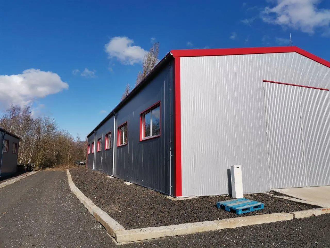 Výrobní a skladové haly v lokalitě Vernéřov - Klášterec nad Ohří, rozměry dvě haly 12 x 36 m a jedna hala 18 x 48 m – fotografie 7