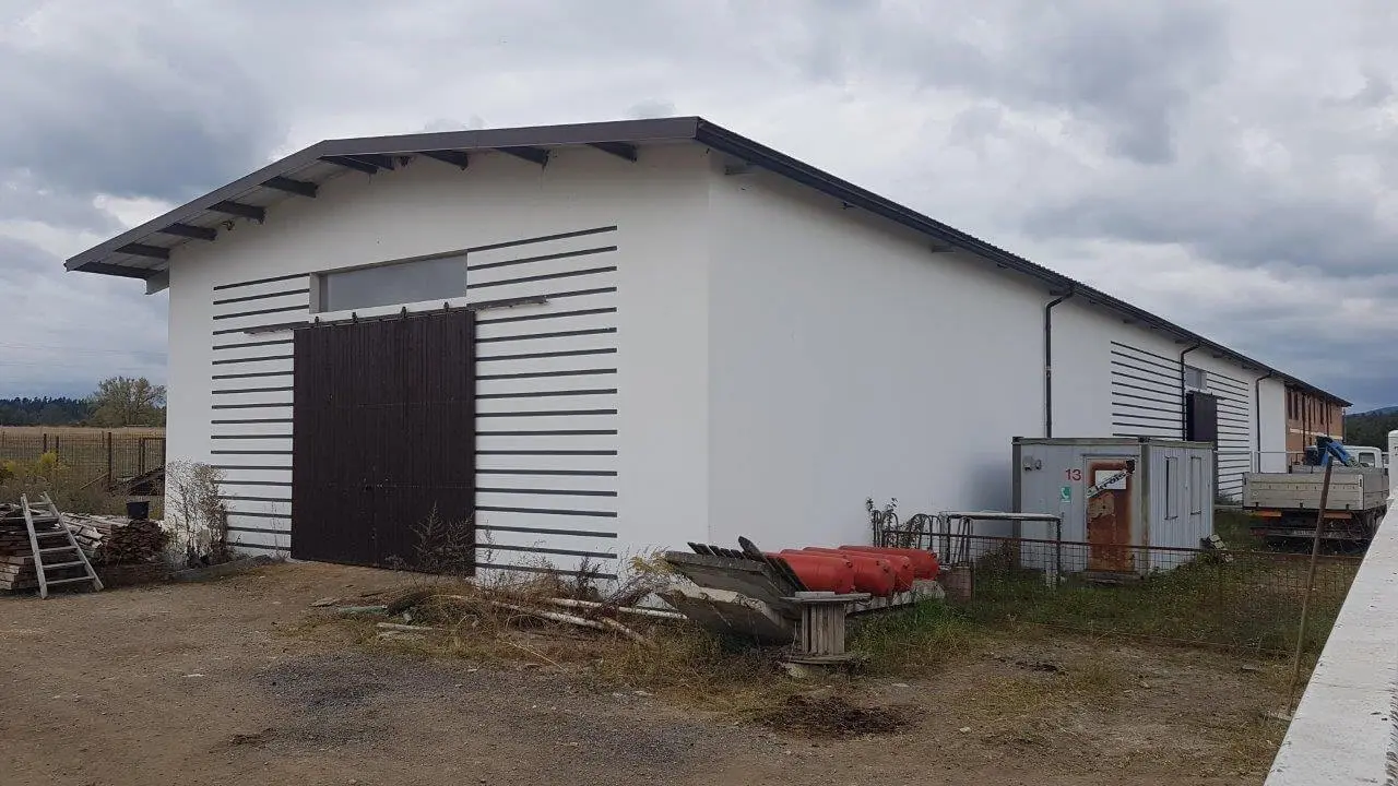 Zemědělská hala v lokalitě Kamenný Újezd, rozměry 12,5 x 92 m – fotografie 1