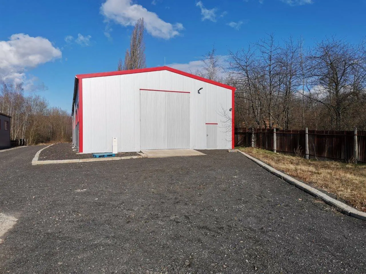 Výrobní a skladové haly v lokalitě Vernéřov - Klášterec nad Ohří, rozměry dvě haly 12 x 36 m a jedna hala 18 x 48 m – fotografie 8