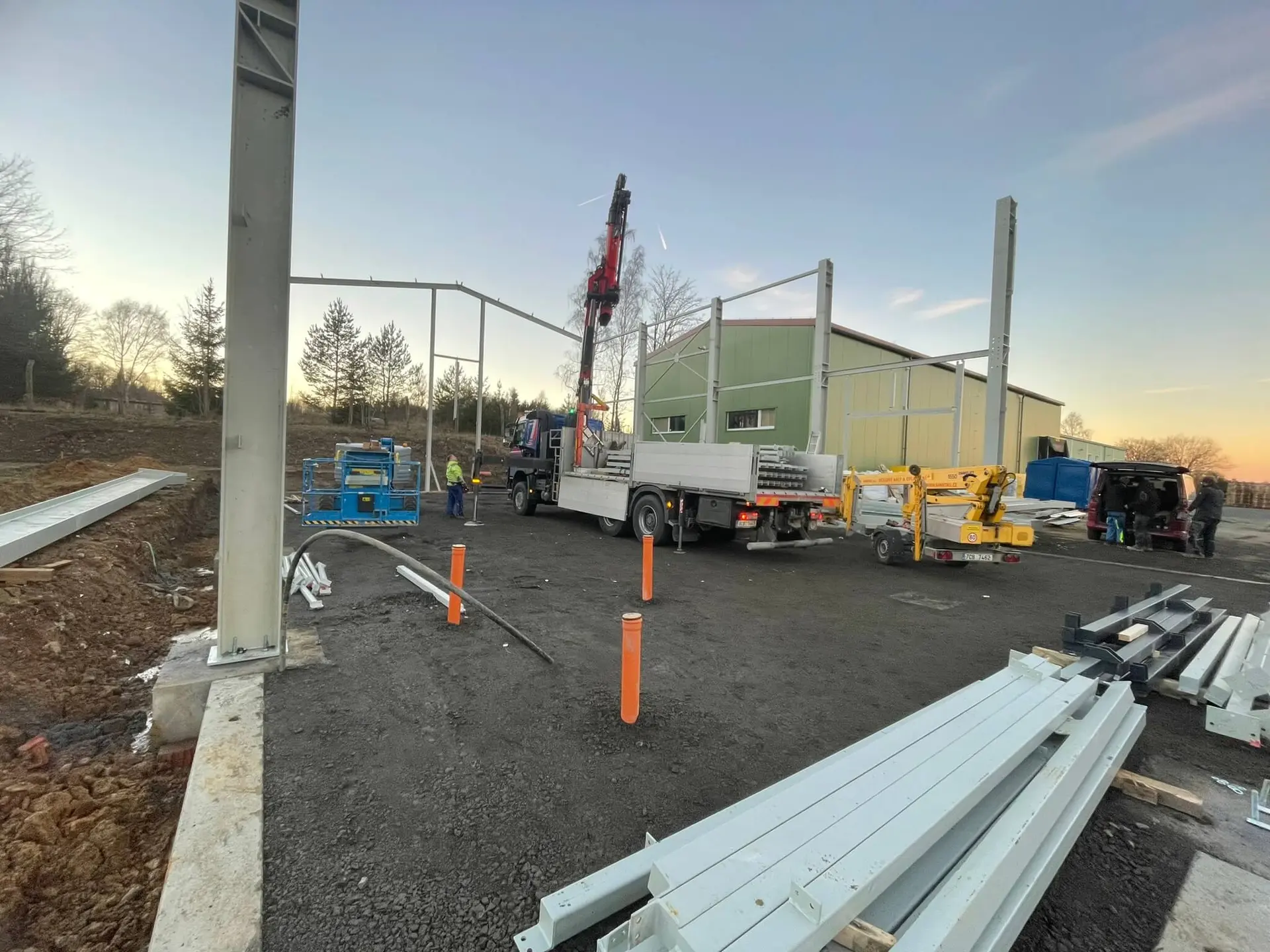 Výrobní a skladové haly v lokalitě Toužim, rozměry 12 x 31,5 m a 15 x 28 m – fotografie 3