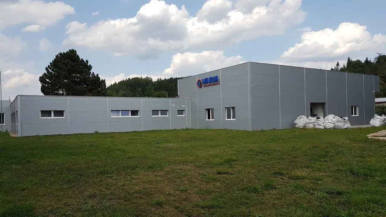 Výrobní hala v lokalitě Trutnov, rozměry 8,5 x 14 m a 25 x 14 m – fotografie 2