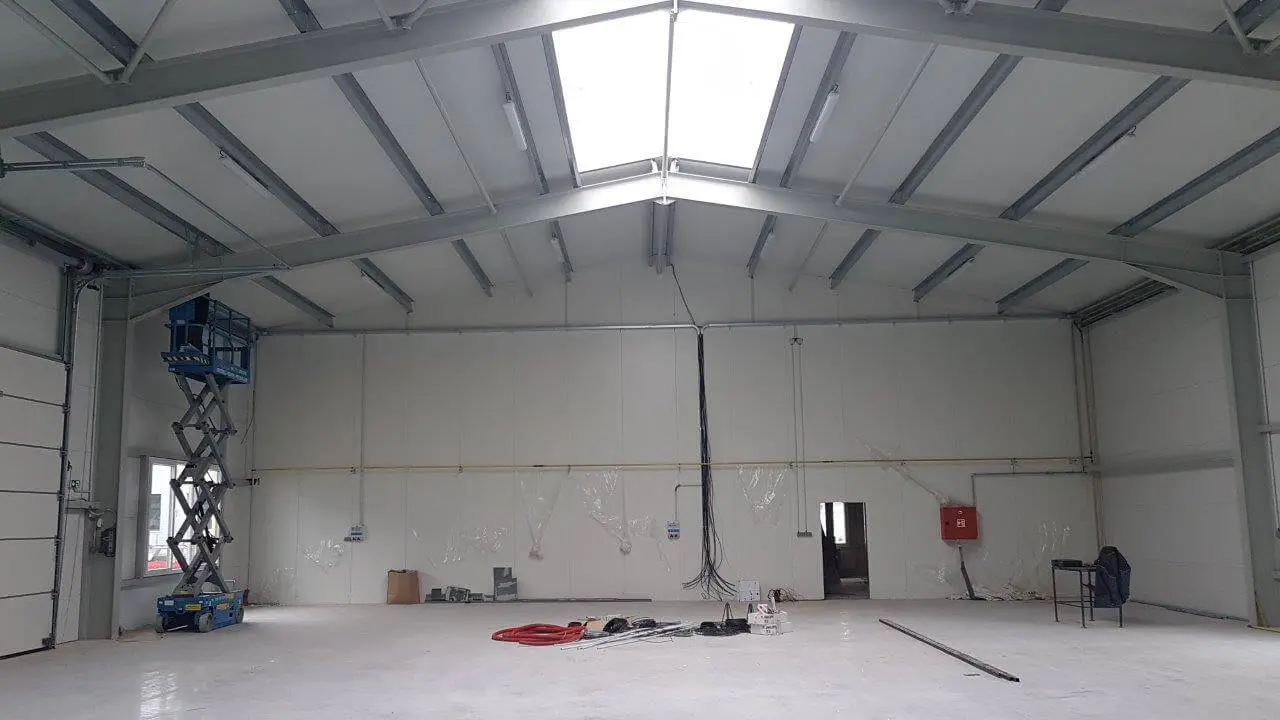 Administrativní budova se skladem a dílnou v lokalitě České Budějovice, rozměry 18 x 38 m – fotografie 3