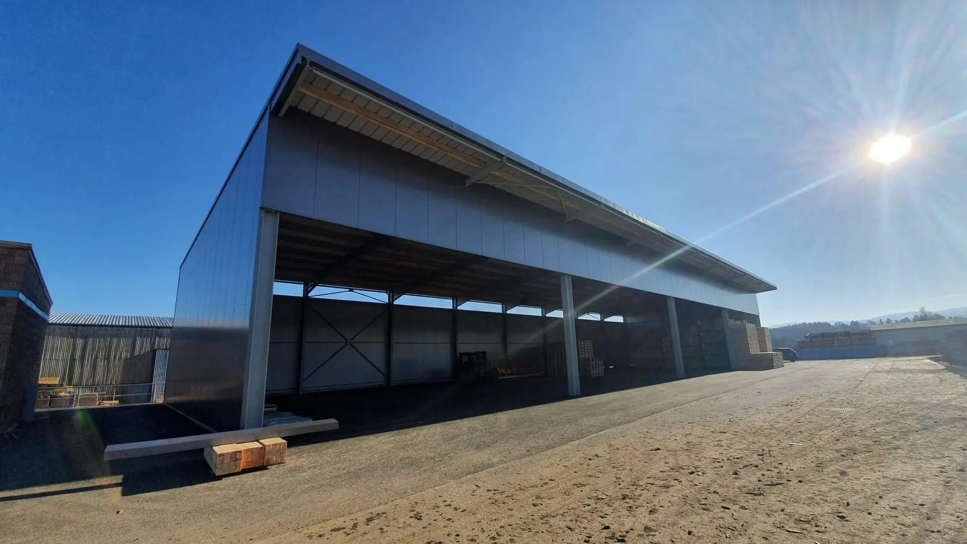 Přístřešek pro dřevařskou výrobu v lokalitě Mirkovice - Velešín, rozměry 15 x 48 m – fotografie 2