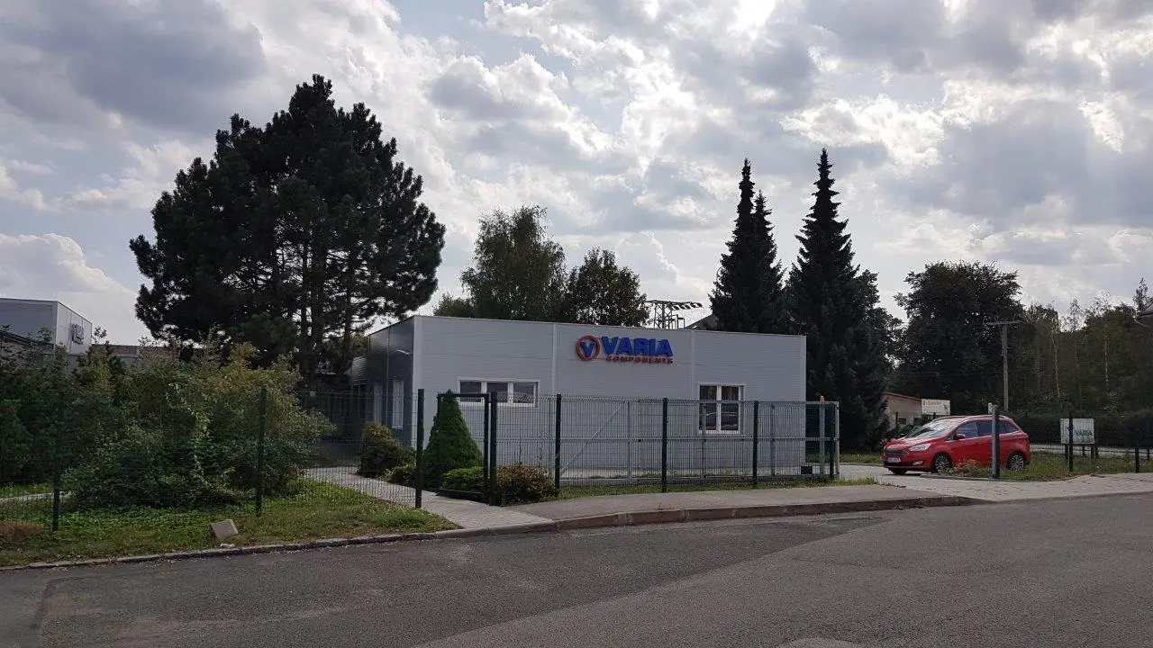 Výrobní hala v lokalitě Trutnov, rozměry 8,5 x 14 m a 25 x 14 m – fotografie 1