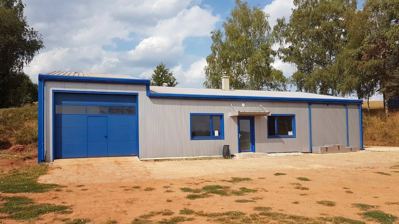Administrativní budova s motoservisem v lokalitě Trutnov, rozměry 12 x 20 m – fotografie 3