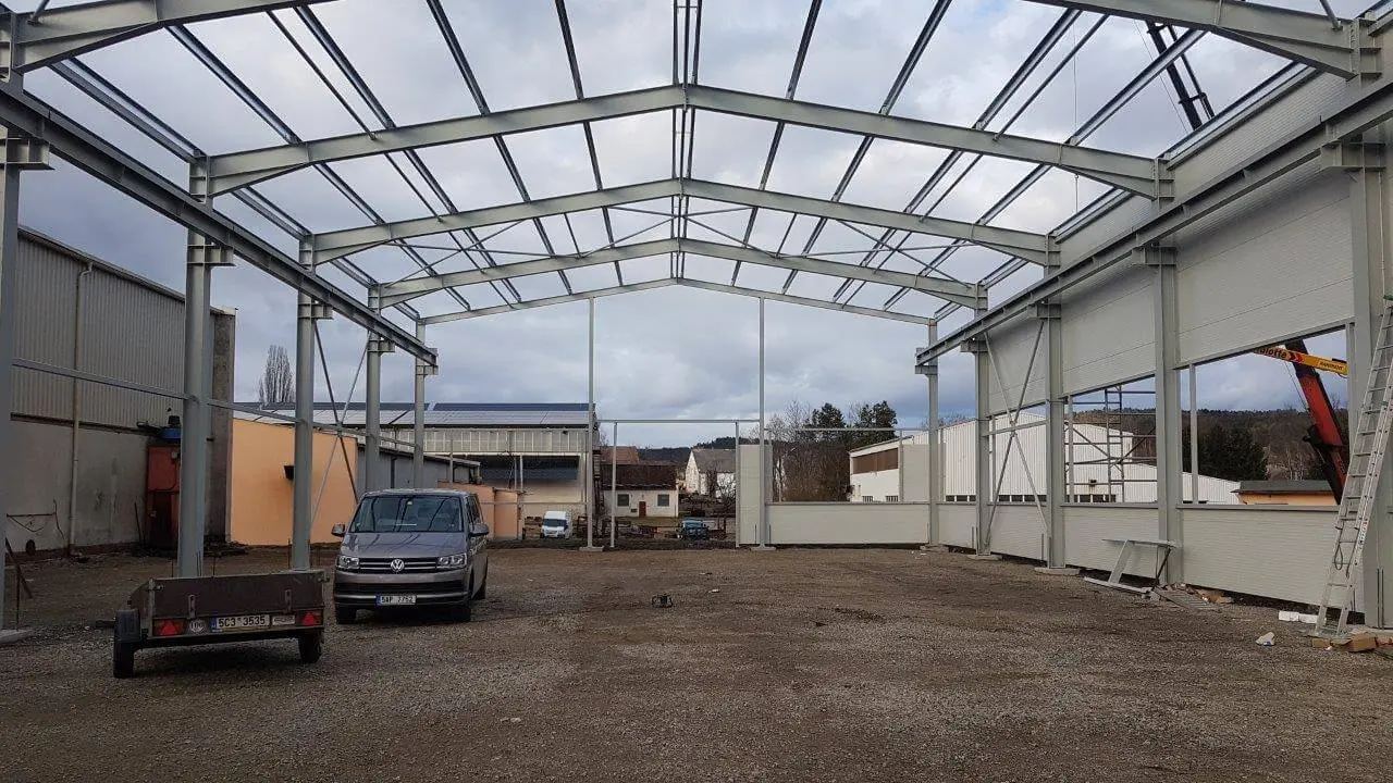 Výrobní a skladové haly v lokalitě Vlachovo Březí, rozměry 25 x 36 m – fotografie 6