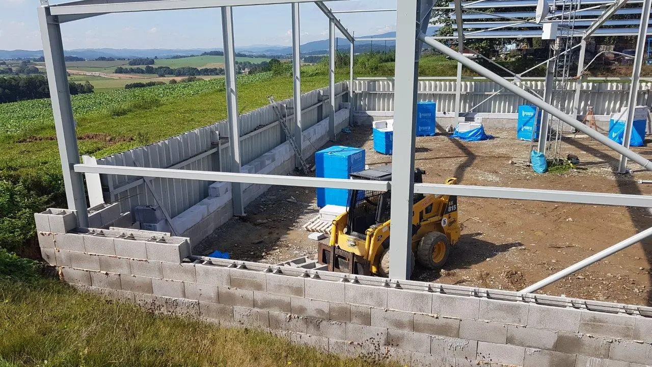 Skladová hala v lokalitě Krasejovka u Kamenného Újezda, rozměry 24 x 22 m – fotografie 3