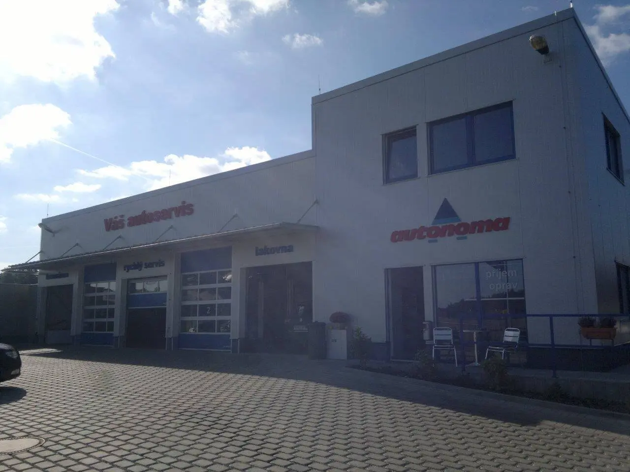 Administrativní budova s autoservisem v lokalitě Doksy u Kladna, rozměry 22,5 x 31 m – fotografie 1