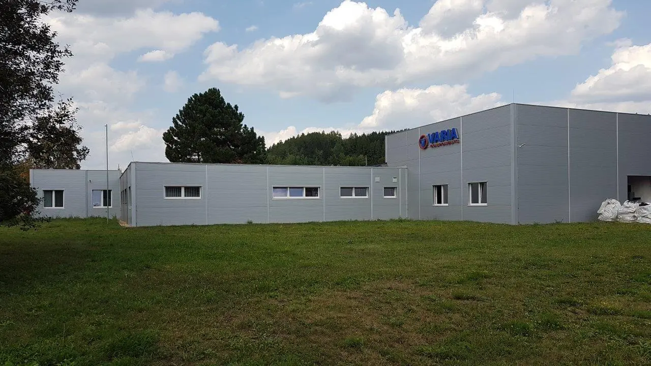 Výrobní hala v lokalitě Trutnov, rozměry 8,5 x 14 m a 25 x 14 m – fotografie 4