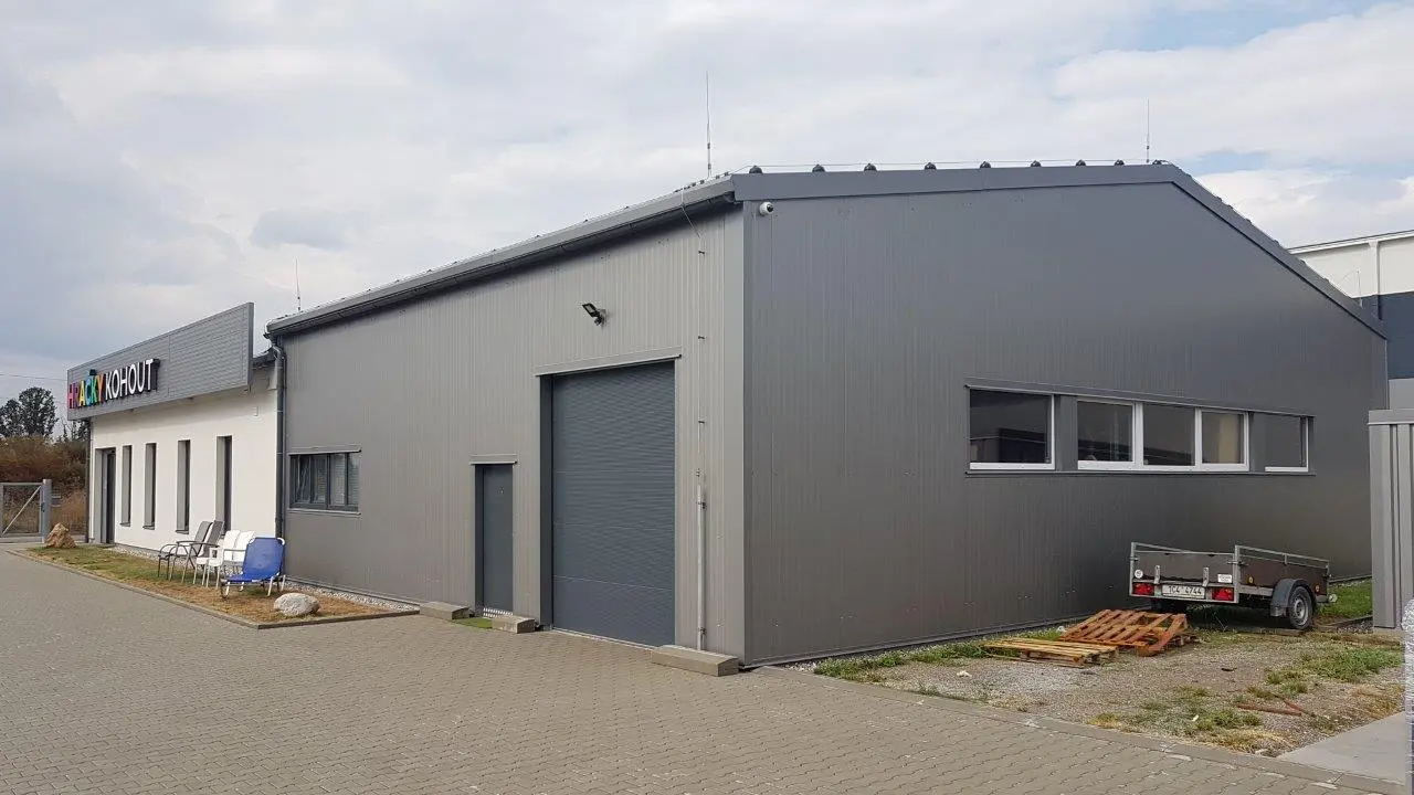 Prodejní a skladová hala v lokalitě České Budějovice, rozměry 16 x 27 m – fotografie 3