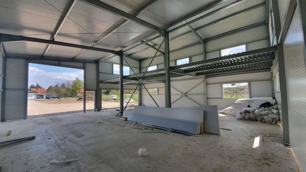 Prodejní a skladová haly v lokalitě Kamenný Újezd u Českých Budějovice, rozměry 13 x 14 m – fotografie 11