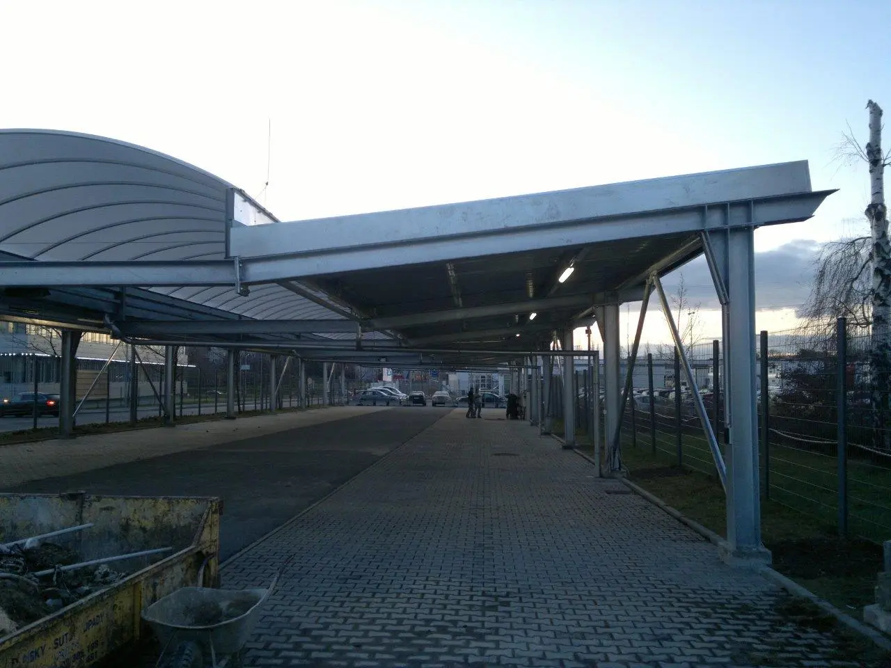 Přístřešek v lokalitě Praha, rozměry 16 x 60 m – fotografie 4
