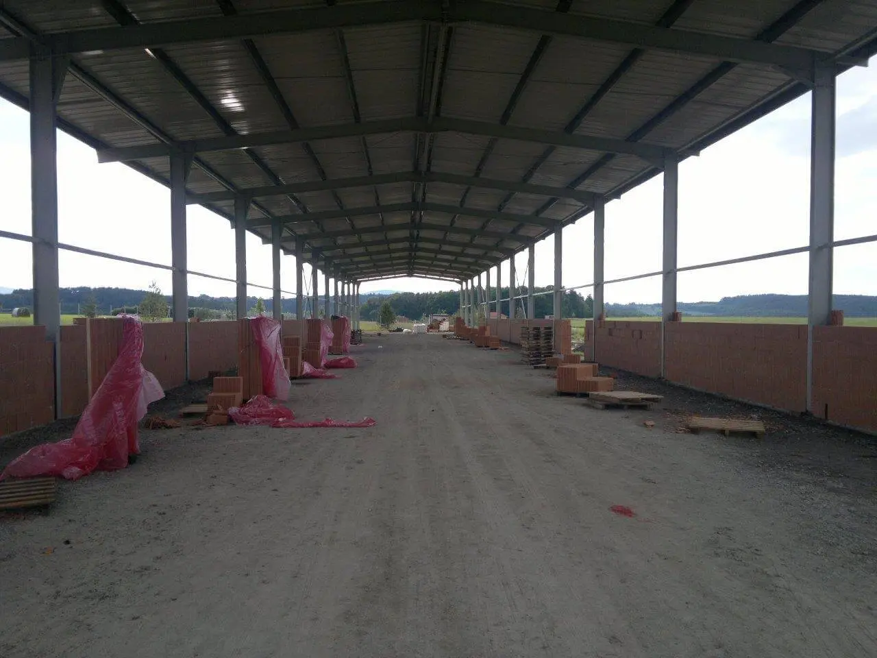 Zemědělská hala v lokalitě Kamenný Újezd, rozměry 12,5 x 92 m – fotografie 6