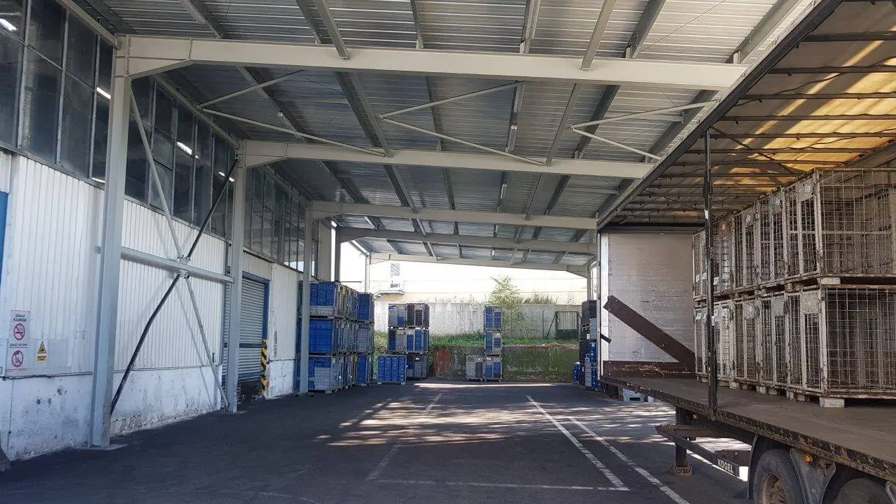 Přístřešek pro nakládku a vykládku - Lašek s.r.o. v lokalitě České Budějovice, rozměry 11 x 36 m – fotografie 2