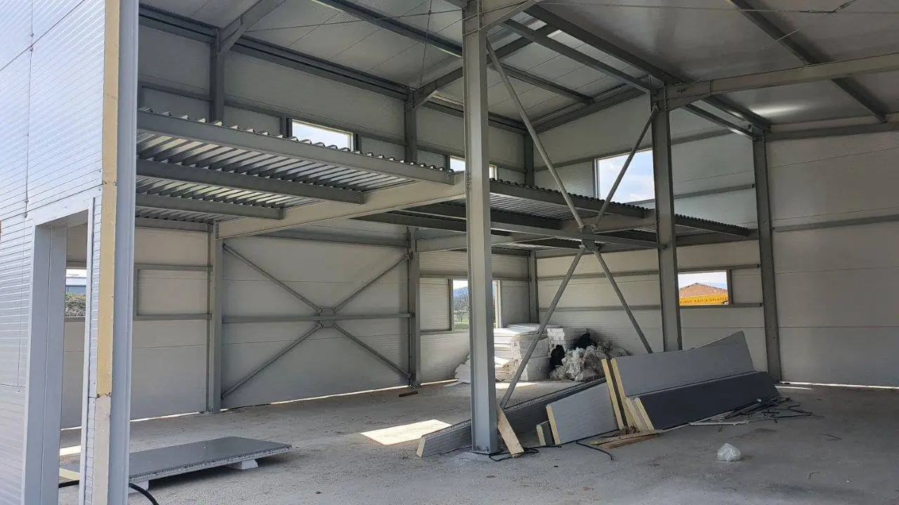 Prodejní a skladová haly v lokalitě Kamenný Újezd u Českých Budějovice, rozměry 13 x 14 m – fotografie 10