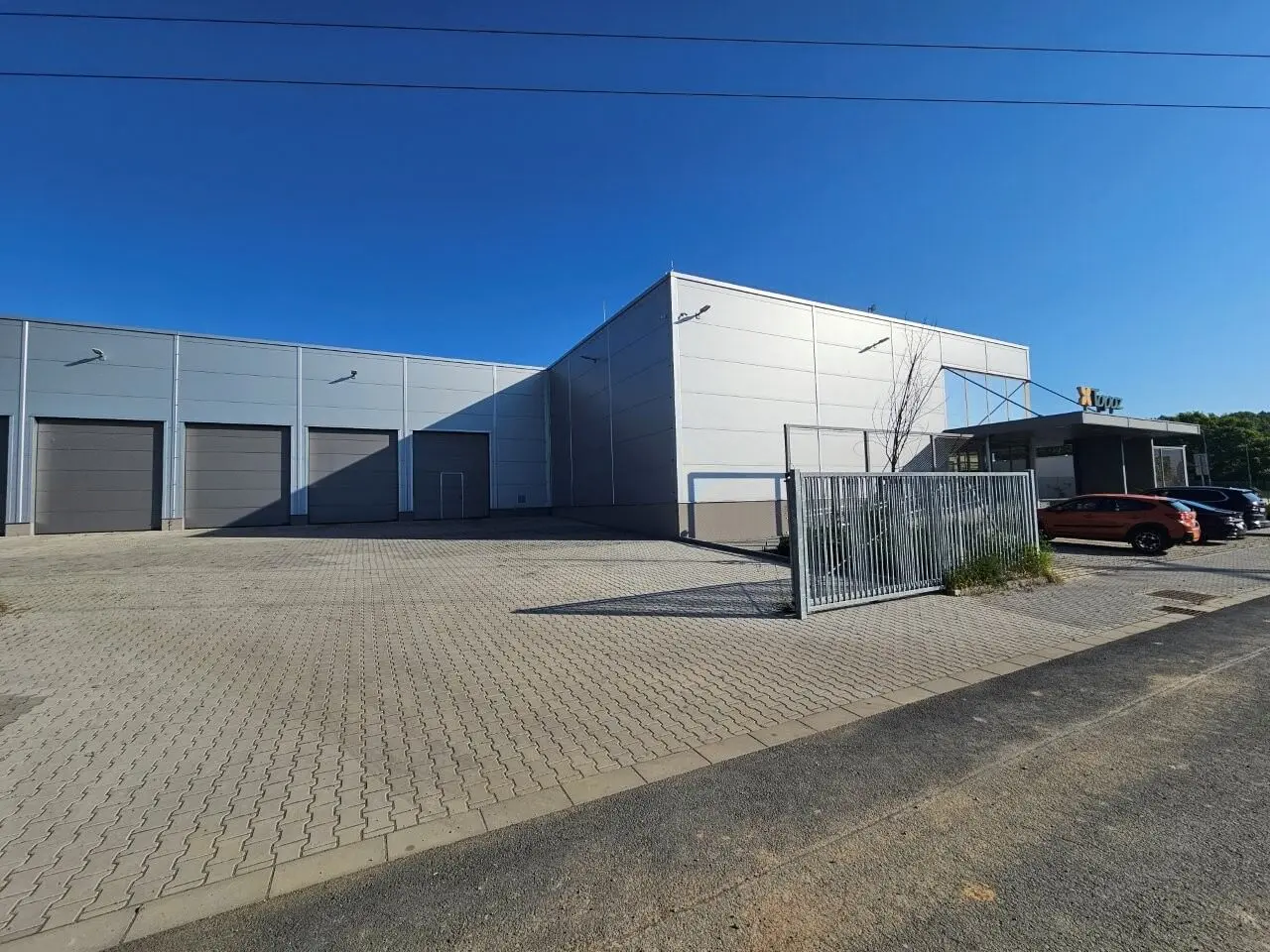 Velkoobchod s květinami v lokalitě Letkov u Plzně, rozměry 11,5 x 28 + 30 x 20,5 m – fotografie 7