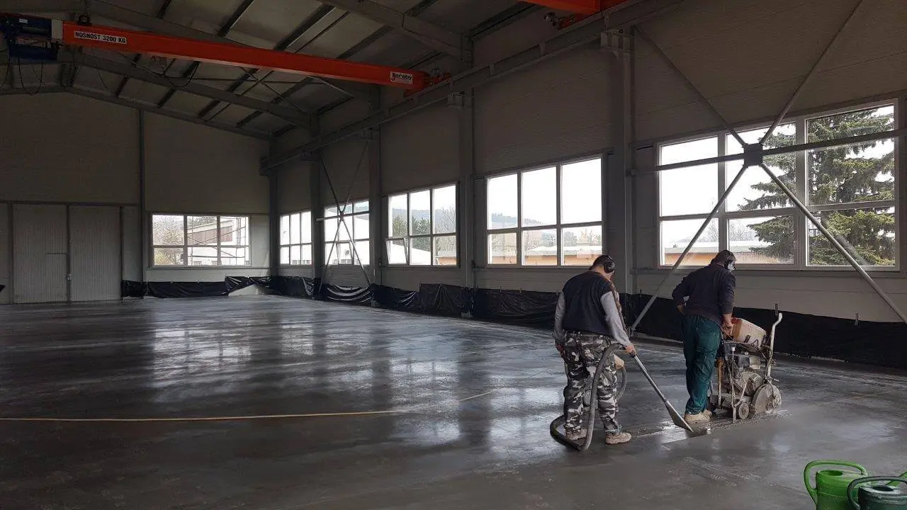 Výrobní a skladové haly v lokalitě Vlachovo Březí, rozměry 25 x 36 m – fotografie 2