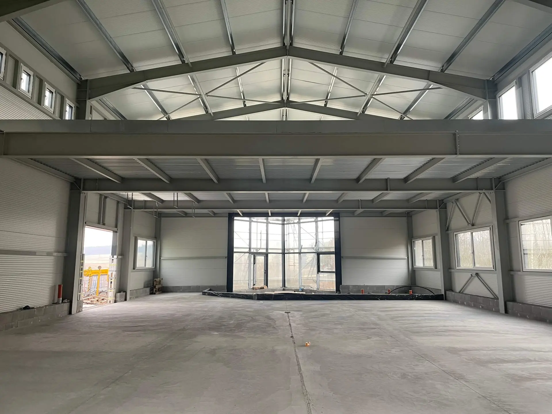 Výrobní a skladové haly v lokalitě Toužim, rozměry 12 x 31,5 m a 15 x 28 m – fotografie 12