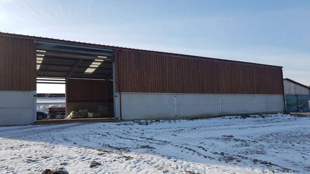 Hala pro zemědělskou techniku v lokalitě Březí u Trhových Svinů, rozměry 14,5 x 31 m – fotografie 3