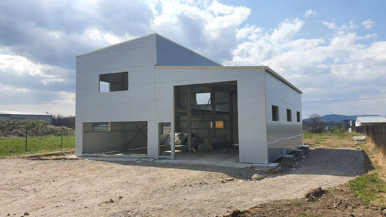 Prodejní a skladová haly v lokalitě Kamenný Újezd u Českých Budějovice, rozměry 13 x 14 m – fotografie 9