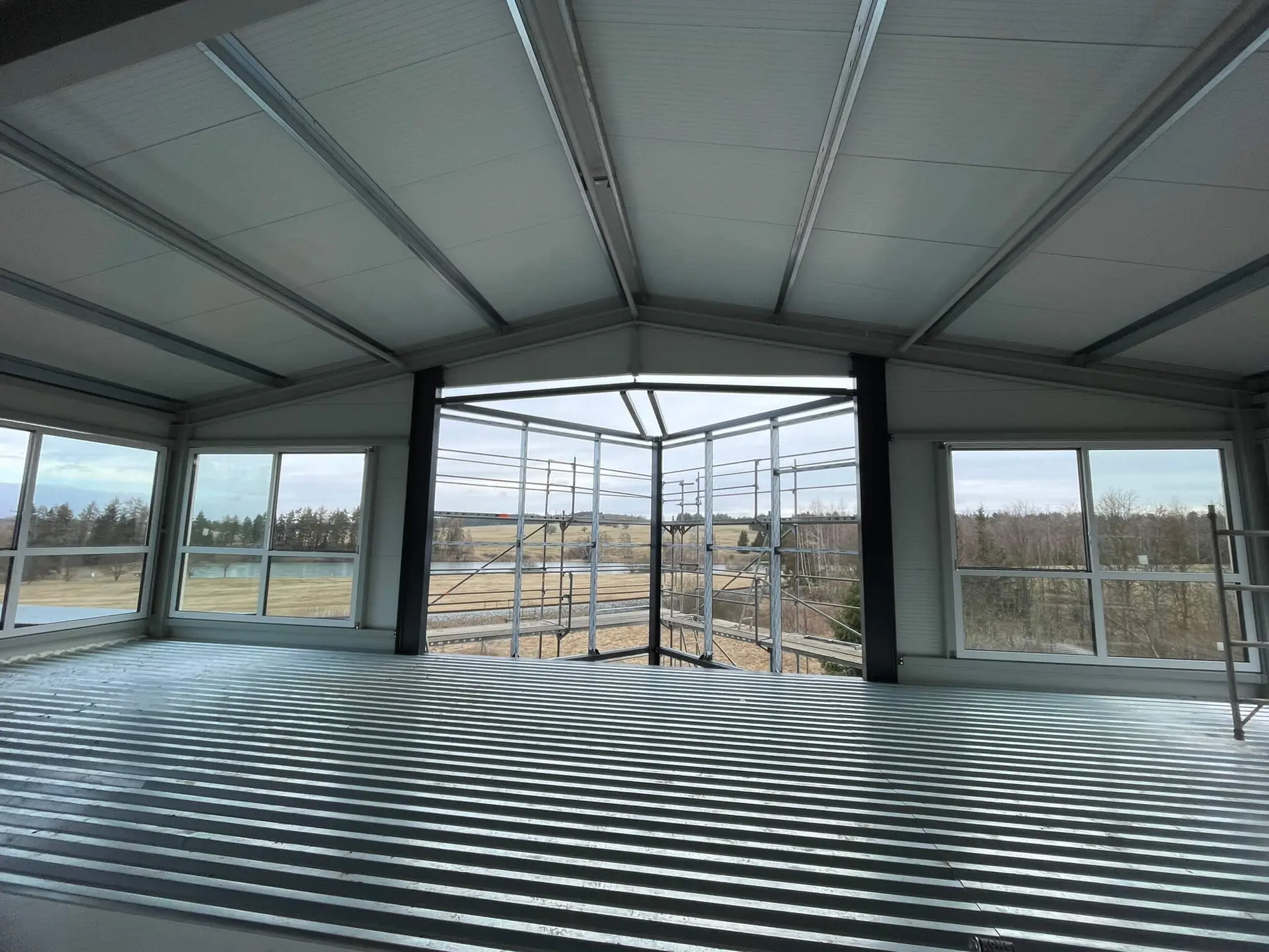 Výrobní a skladové haly v lokalitě Toužim, rozměry 12 x 31,5 m a 15 x 28 m – fotografie 7