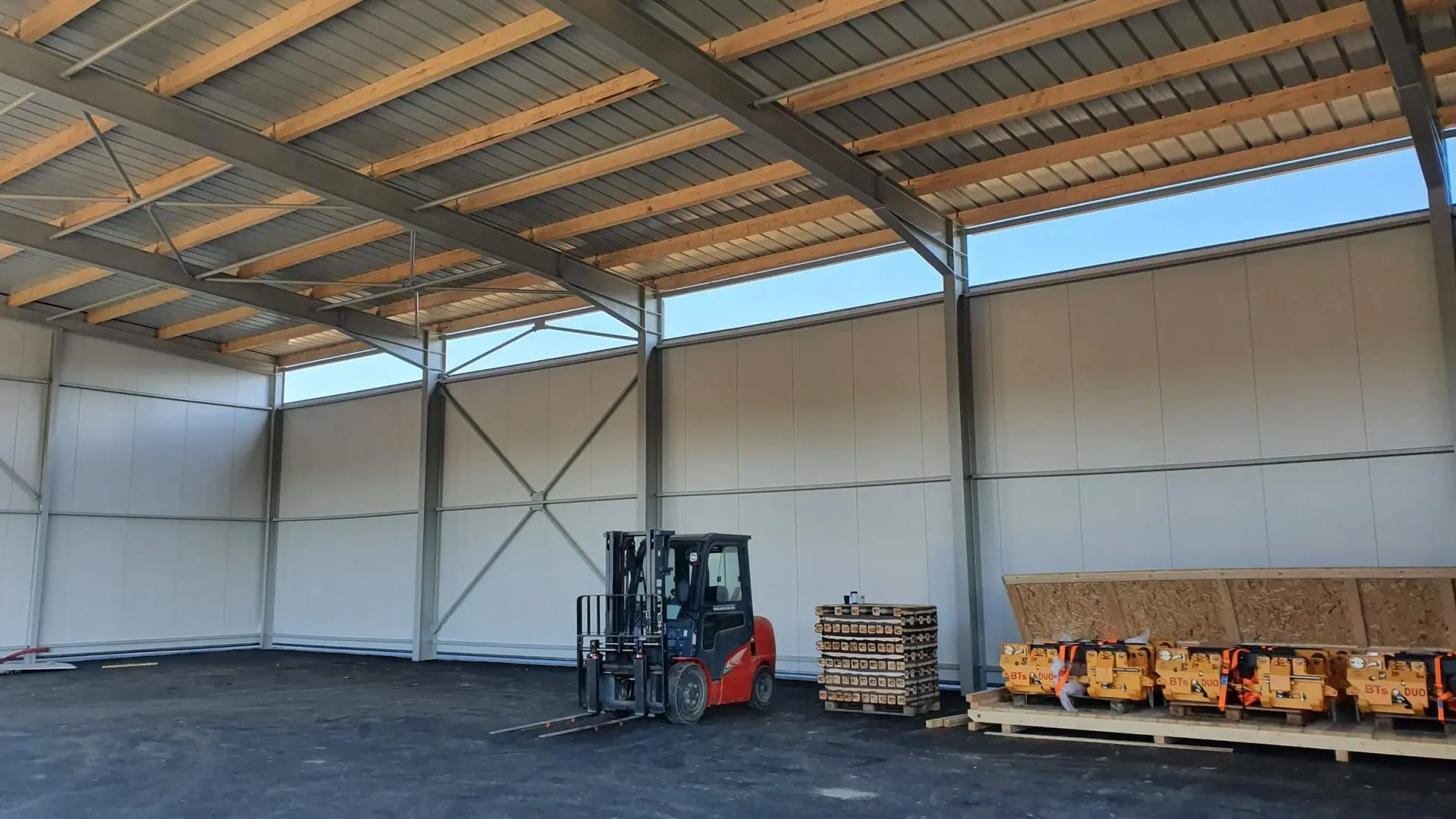 Přístřešek pro dřevařskou výrobu v lokalitě Mirkovice - Velešín, rozměry 15 x 48 m – fotografie 5