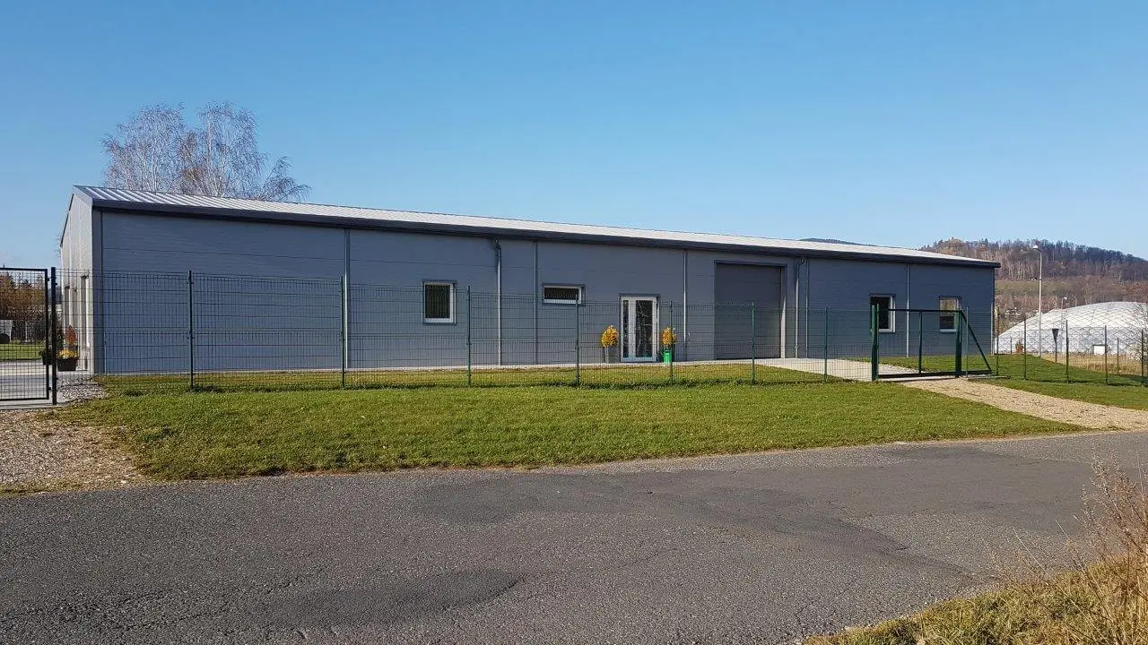 Výrobní a skladové haly v lokalitě Bukovice u Jeseníka, rozměry 10 x 35 m a 12 x 23,5 m – fotografie 3
