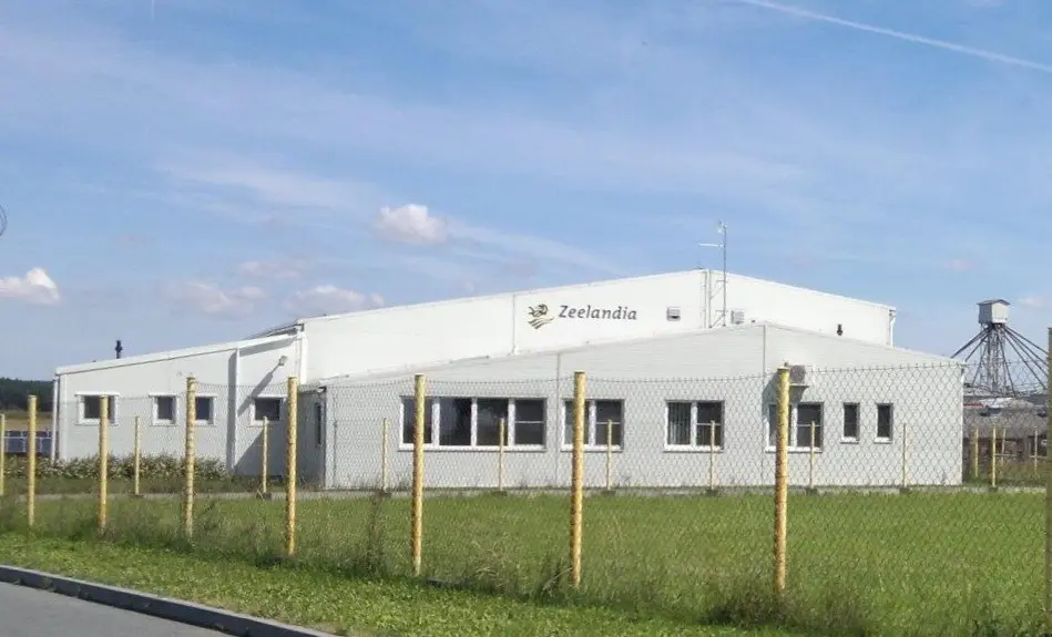 Skladová hala s administrativou v lokalitě Kožlany, rozměry 18 x 42 m s přístavkem 6 x 18 m – fotografie 1