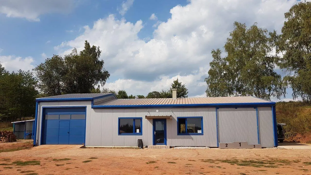 Administrativní budova s motoservisem v lokalitě Trutnov, rozměry 12 x 20 m – fotografie 2